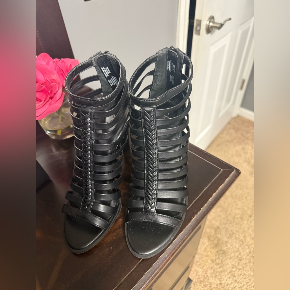 Simply Vera Wang Elegant Black Strappy Women's Heels